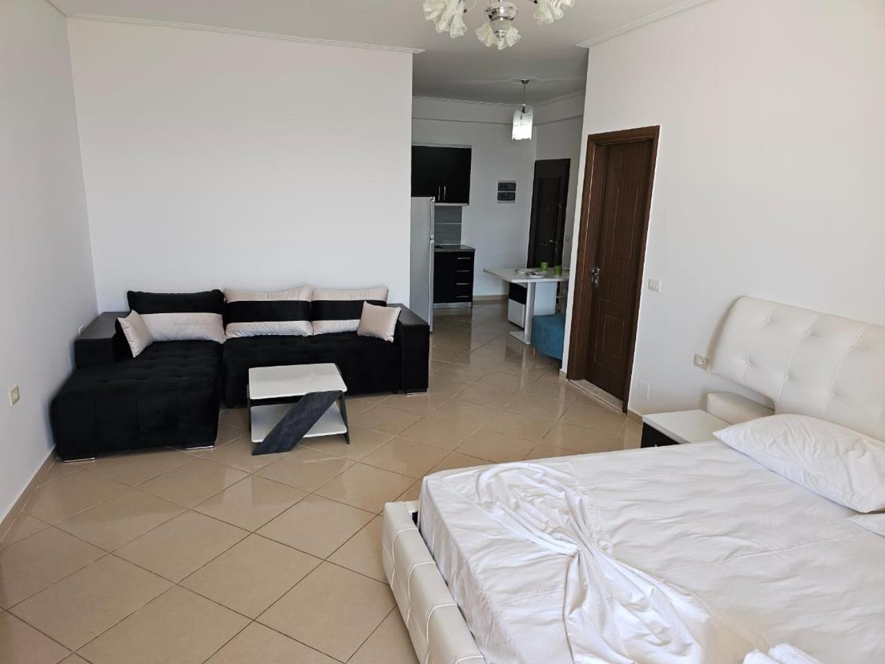 Klajdi Apartaments Sarandë 外观 照片